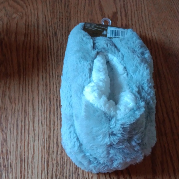 Slippers - Picture 1 of 3